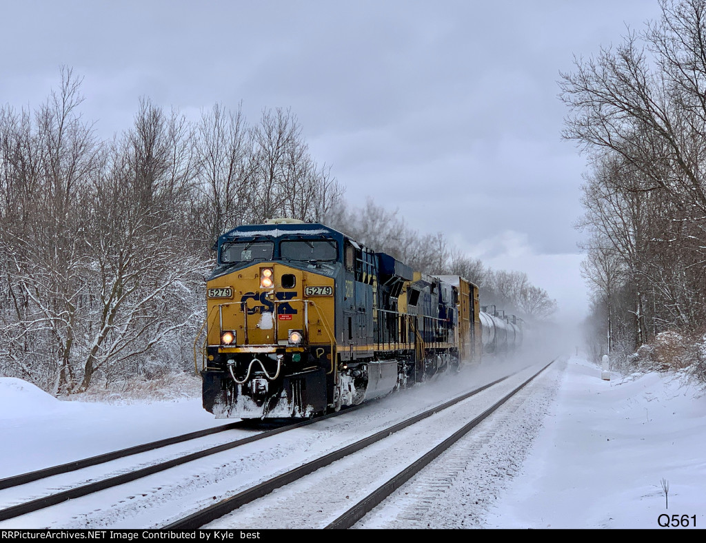 CSX 5279 on Q561 